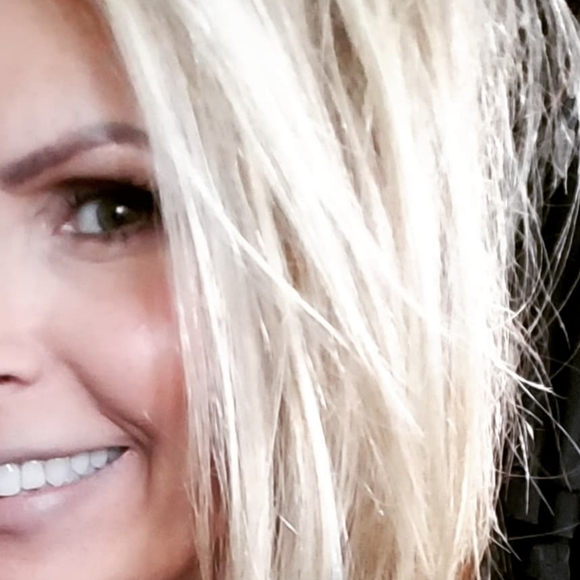 Meet your Posher, Shelly - Picture 2 of 3